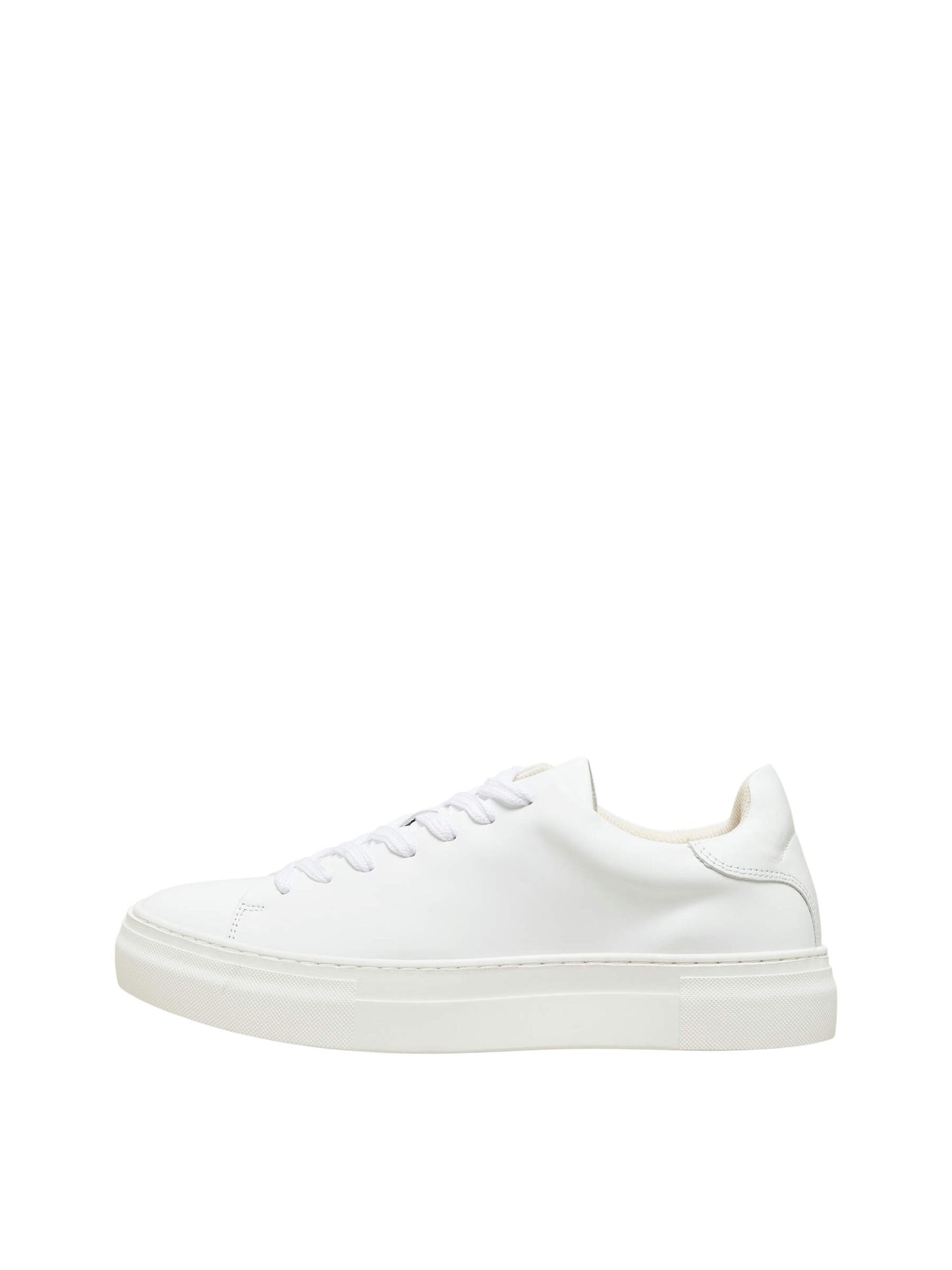 Souliers en cuir blanc