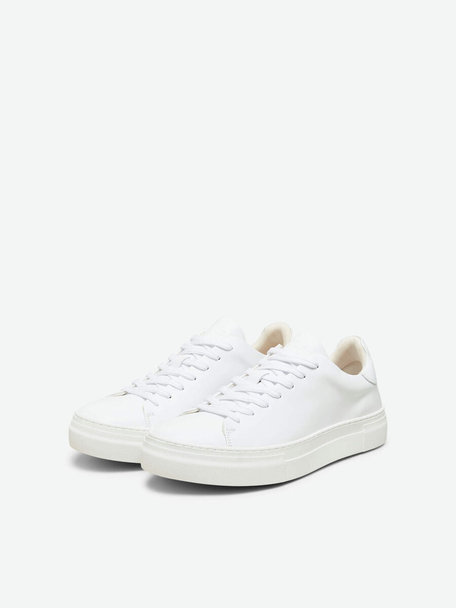 Souliers en cuir blanc