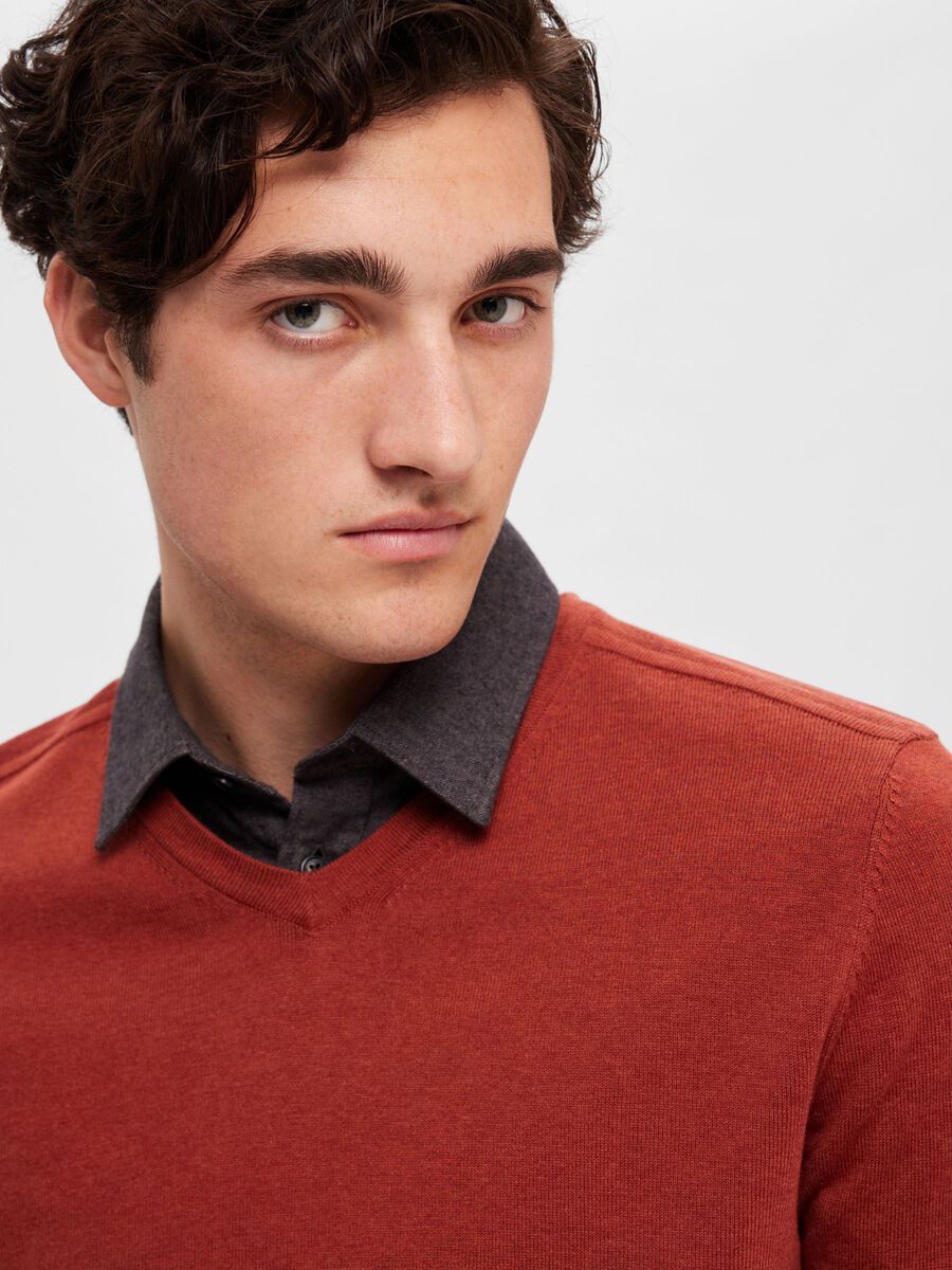 V-NECK KNITTED JUMPER - Burnt Henna