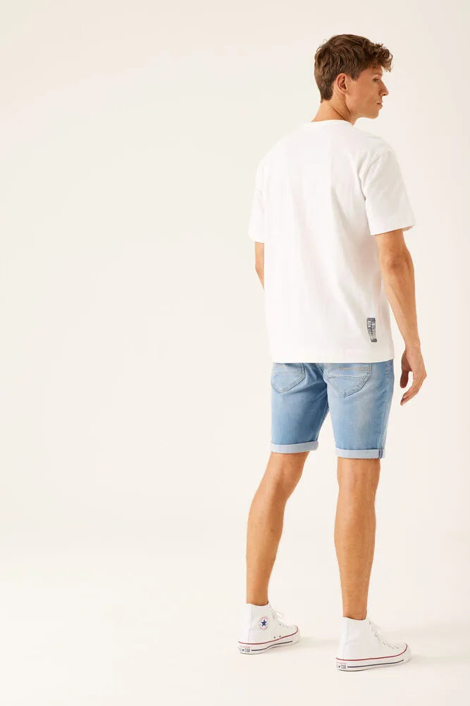 WHITE T-SHIRT