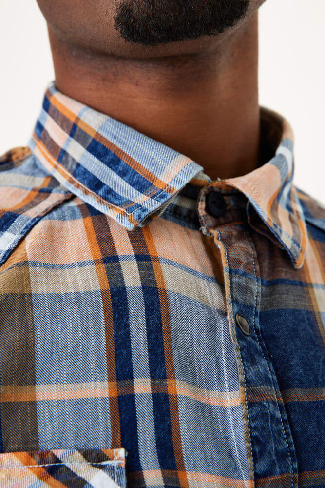 Chemise à carreaux avec poches