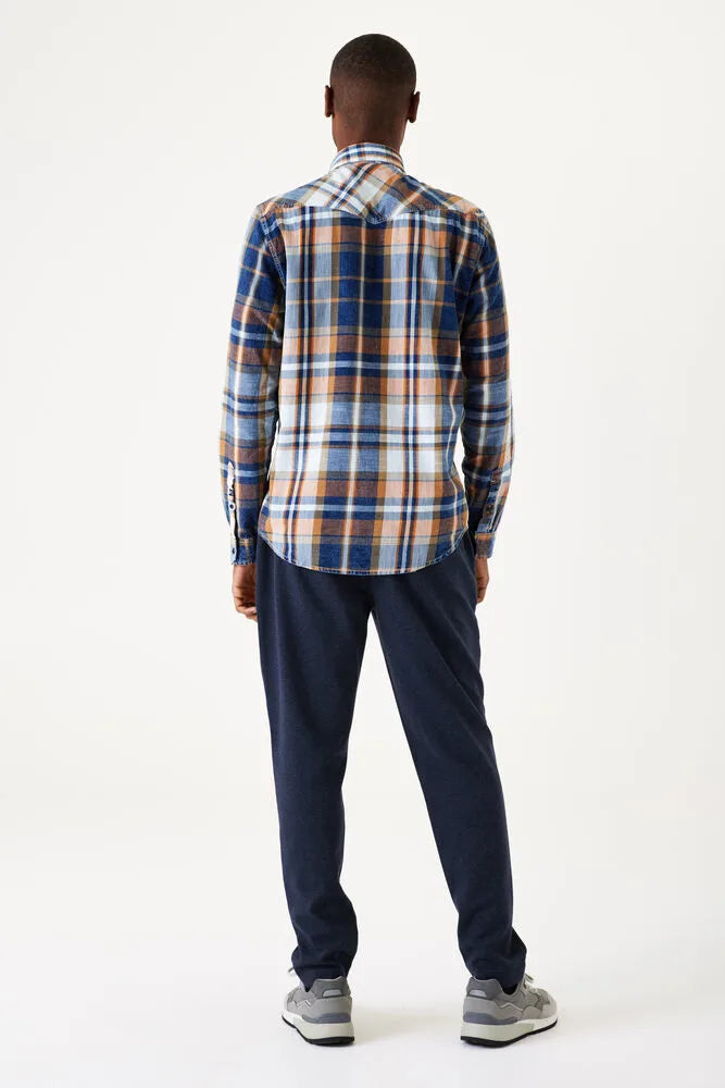 Chemise à carreaux avec poches