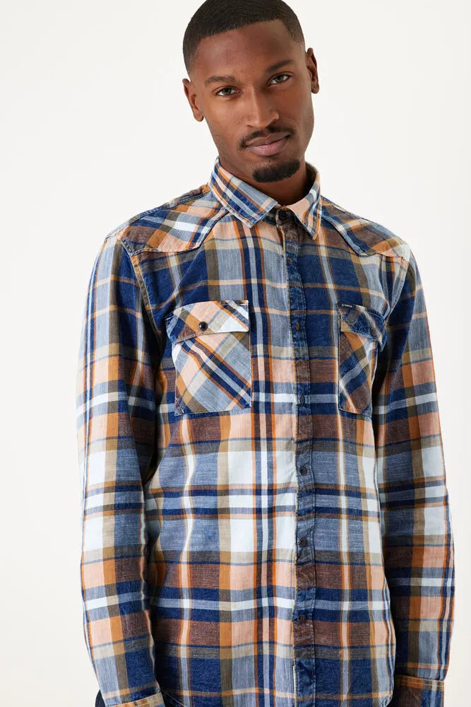 Chemise à carreaux avec poches