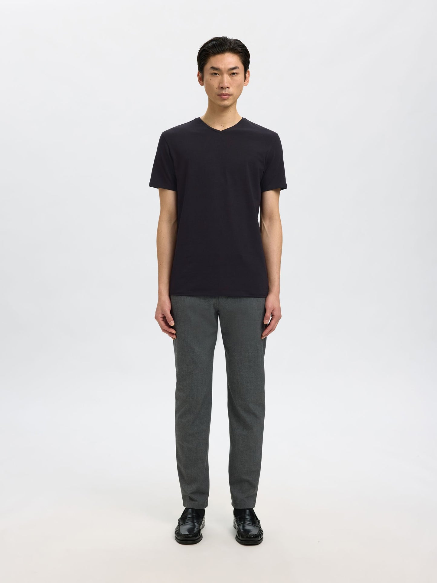 SHORT-SLEEVED V-NECK T-SHIRT SELECTED