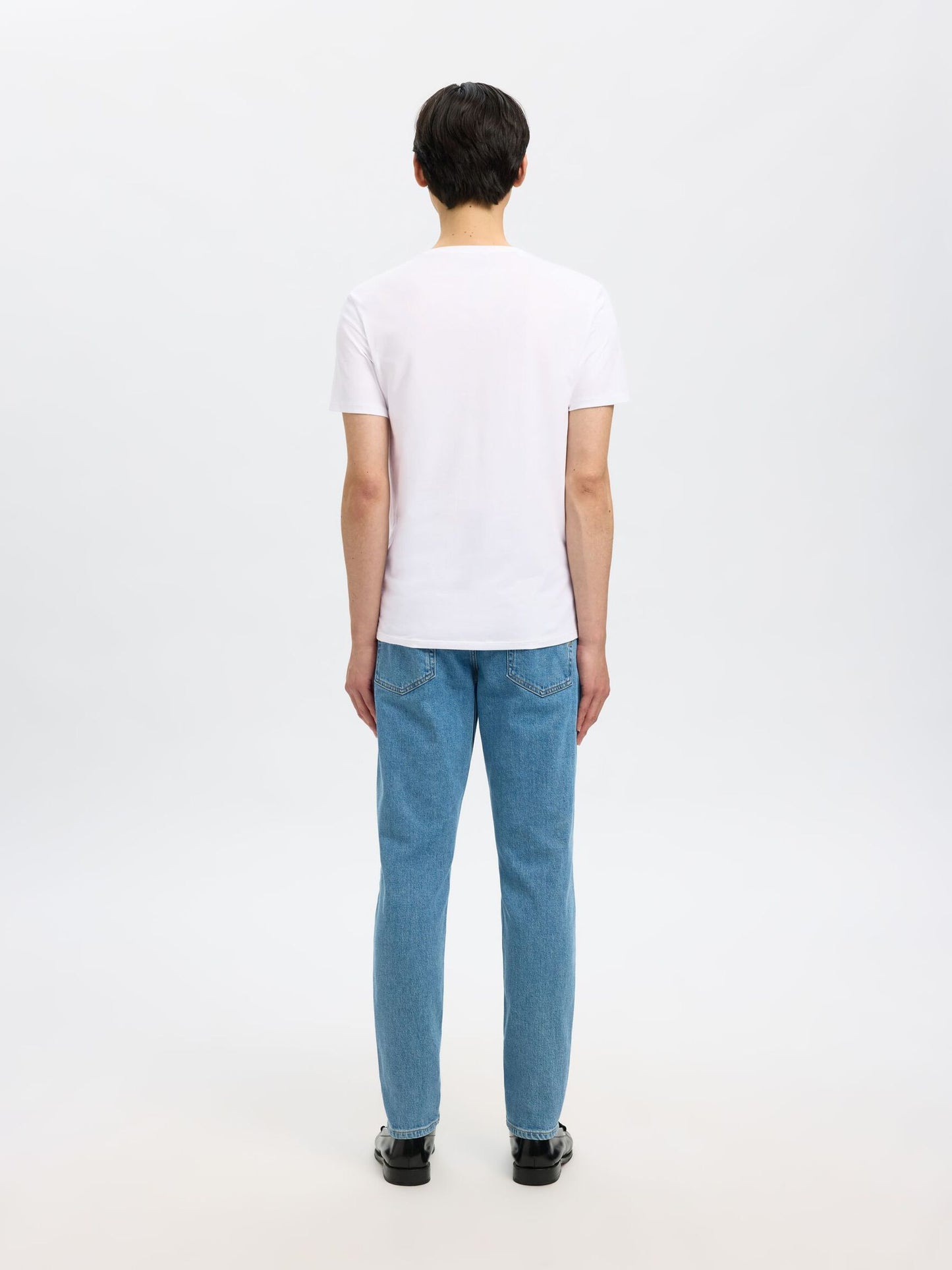 SHORT-SLEEVED V-NECK T-SHIRT SELECTED