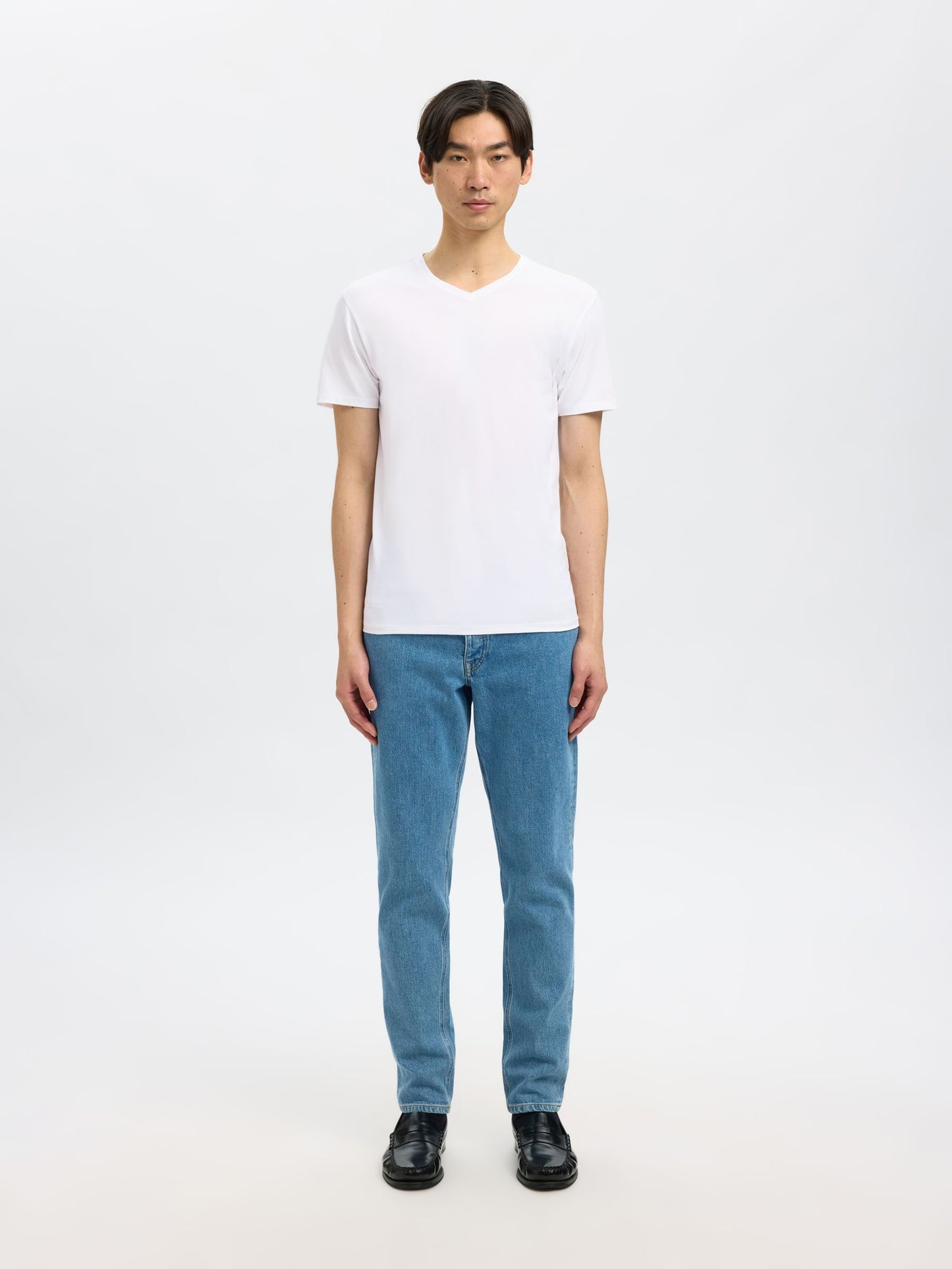 SHORT-SLEEVED V-NECK T-SHIRT SELECTED