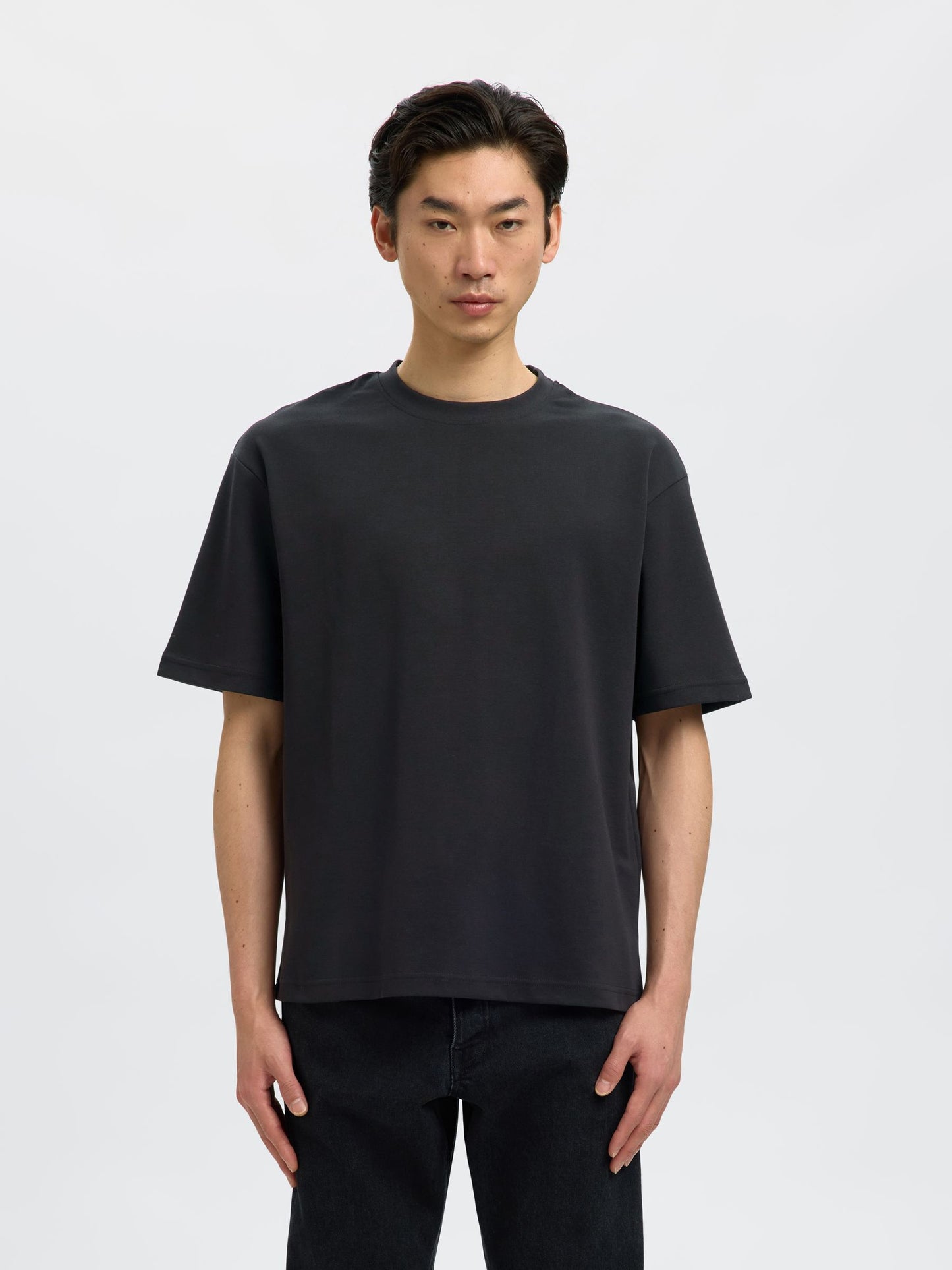 LOOSE FIT T-SHIRT SELECTED
