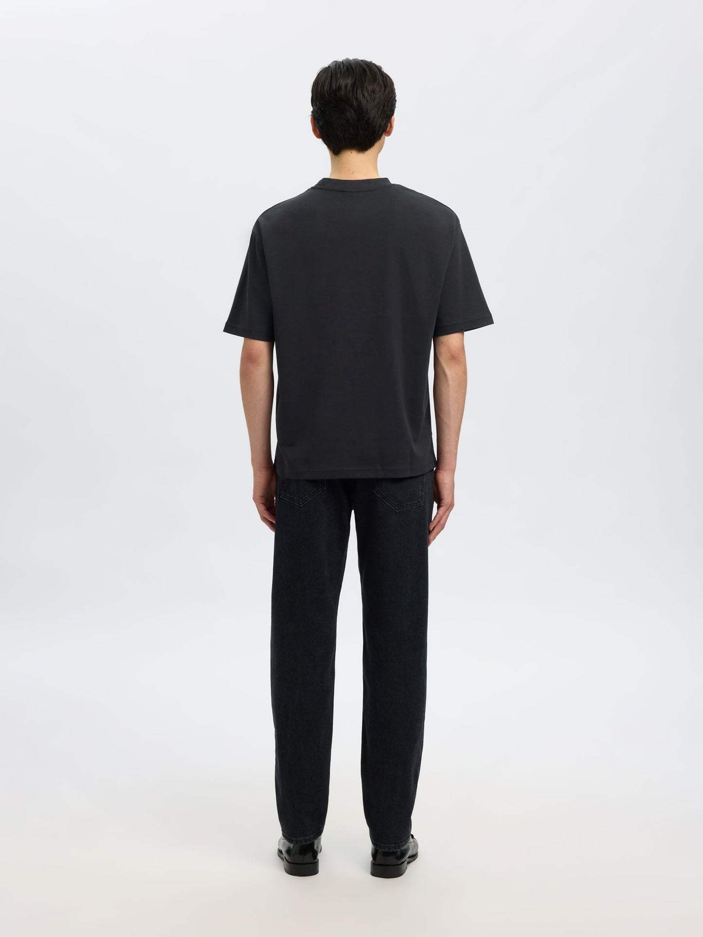 LOOSE FIT T-SHIRT SELECTED