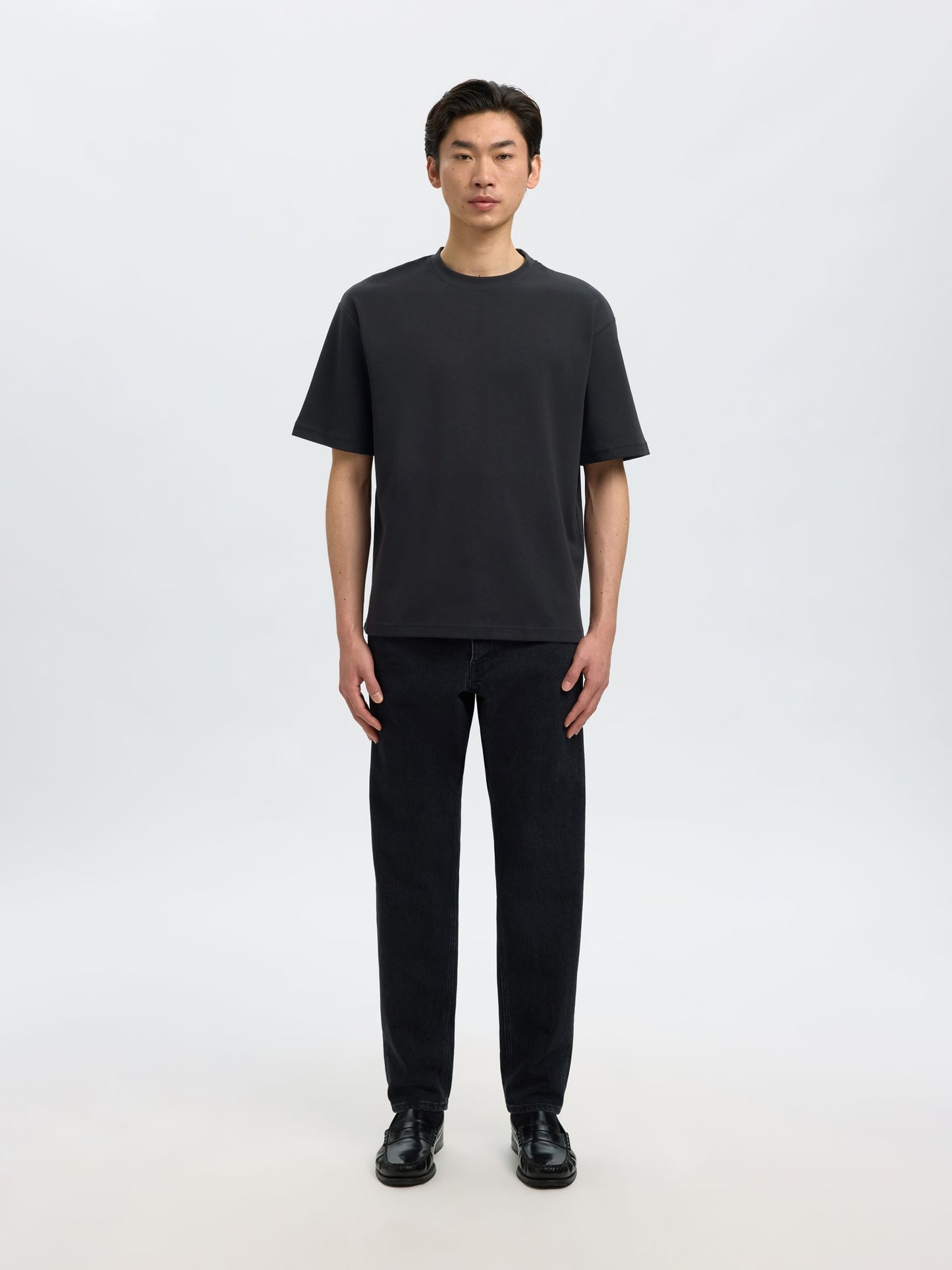 LOOSE FIT T-SHIRT SELECTED