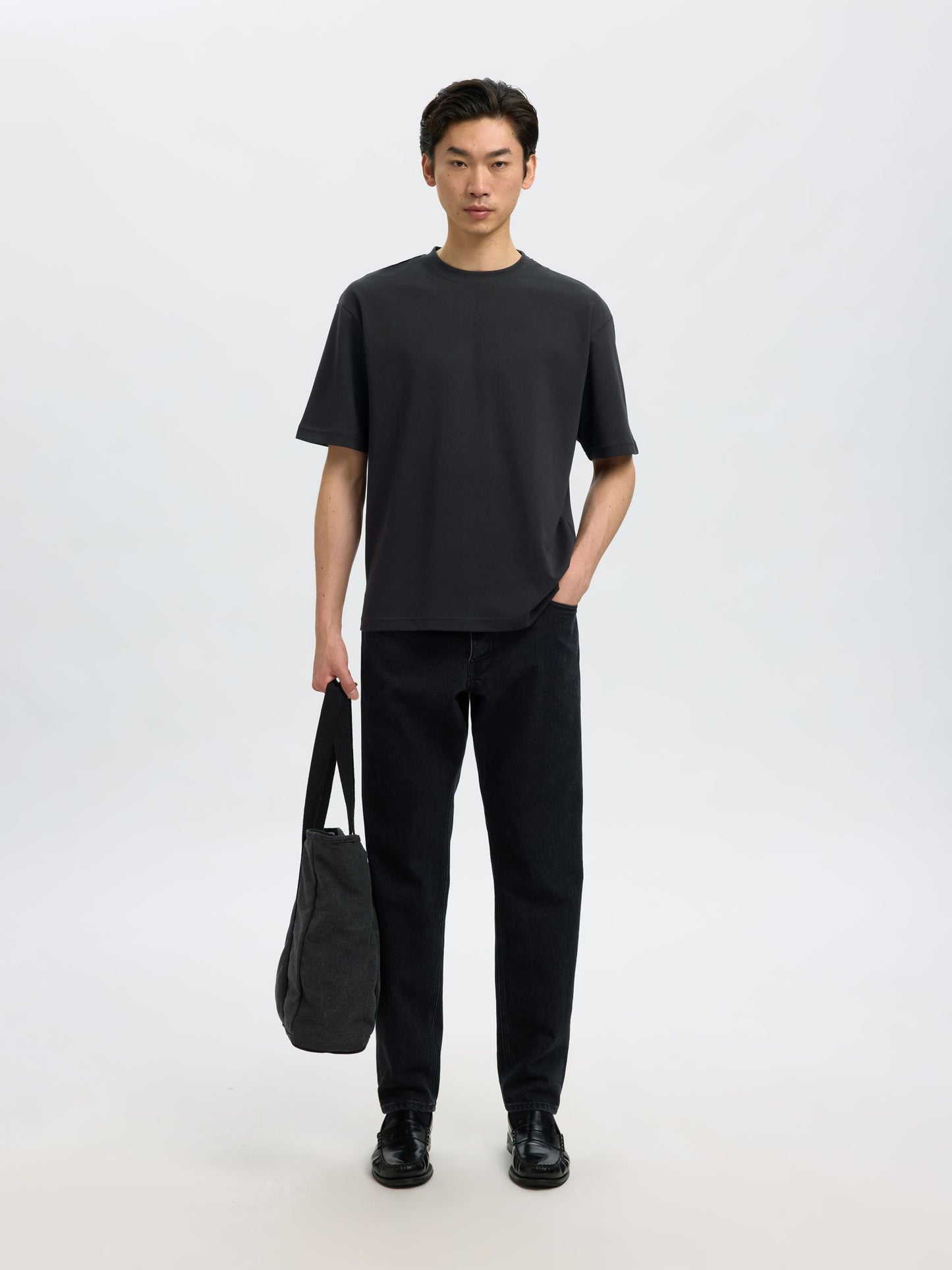 LOOSE FIT T-SHIRT SELECTED