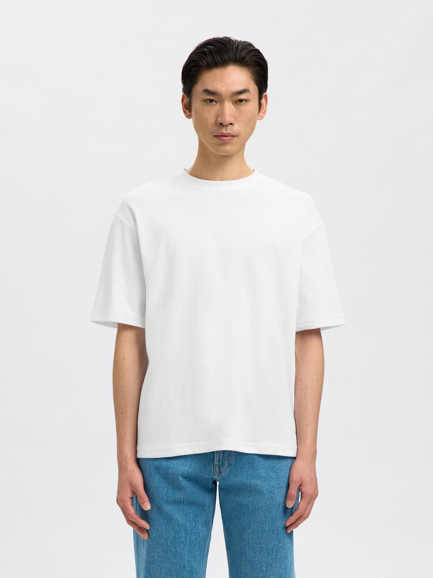 LOOSE FIT T-SHIRT SELECTED