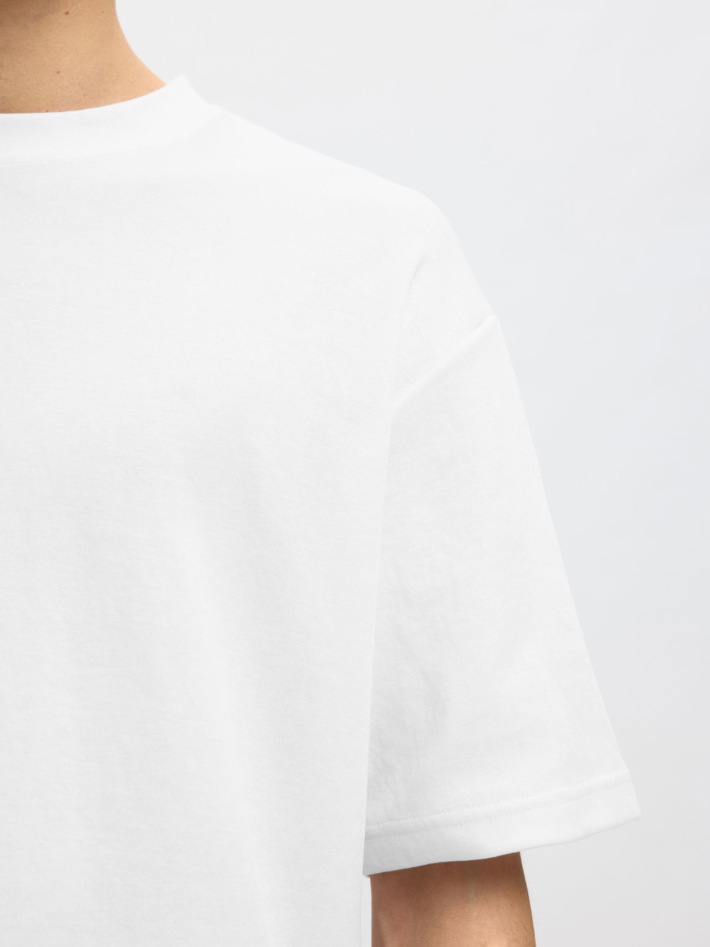 LOOSE FIT T-SHIRT SELECTED