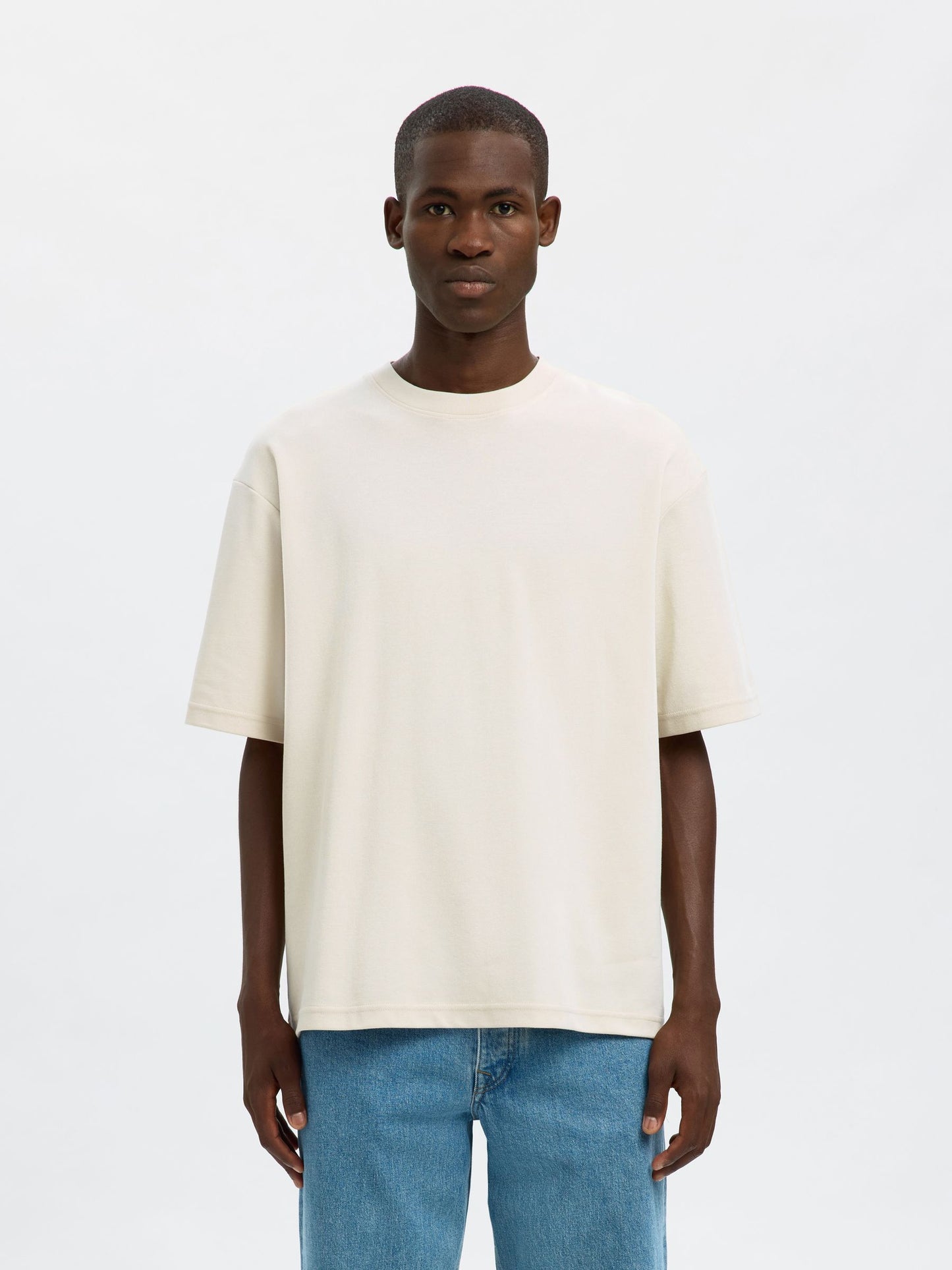LOOSE FIT T-SHIRT SELECTED