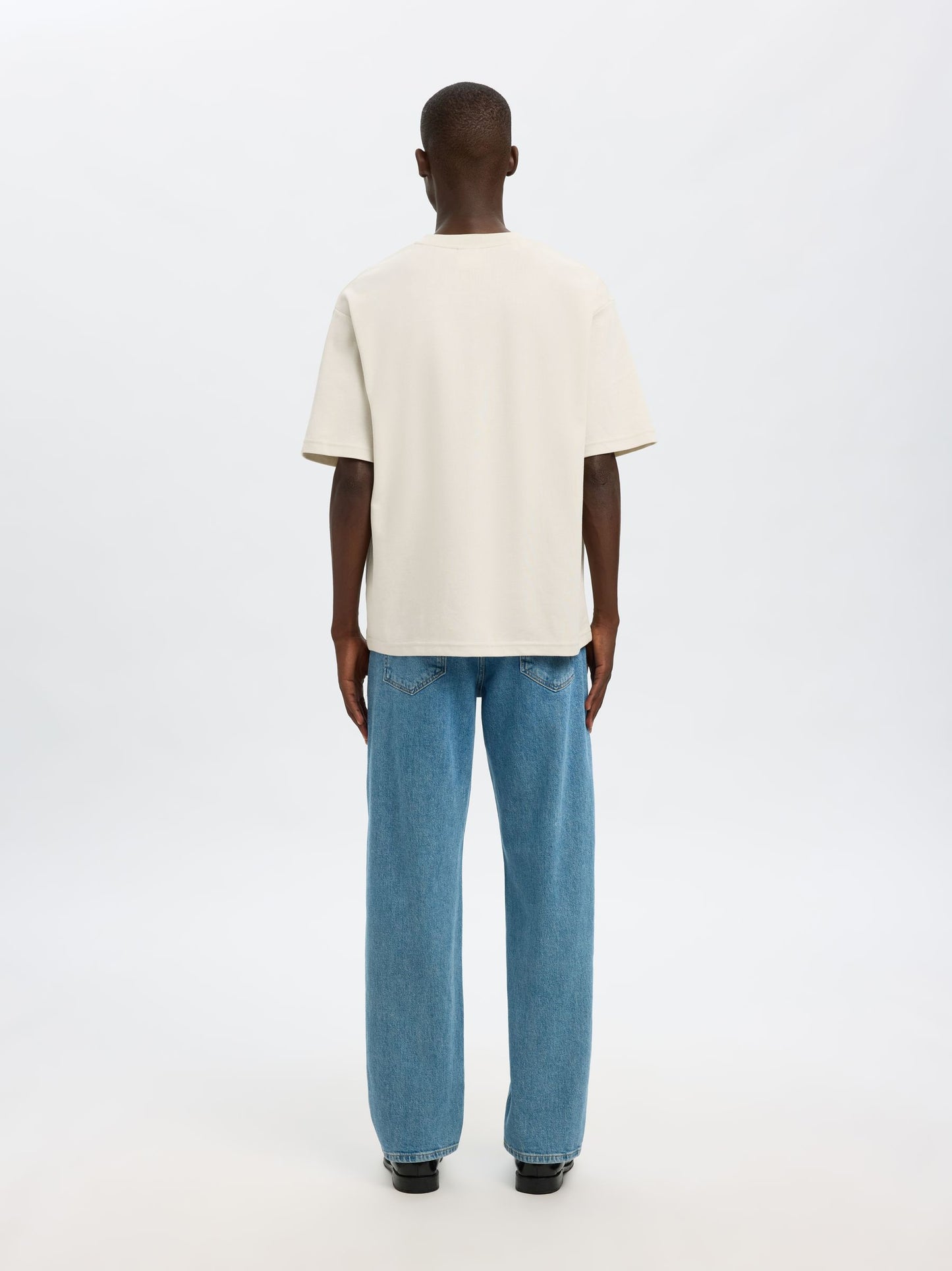 LOOSE FIT T-SHIRT SELECTED