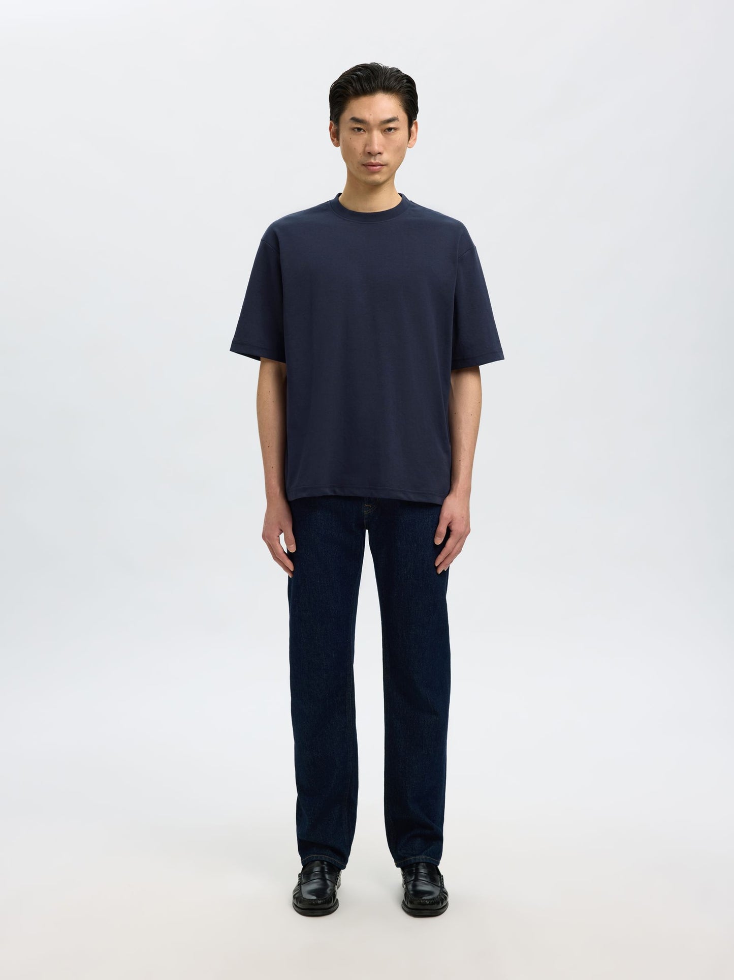LOOSE FIT T-SHIRT SELECTED