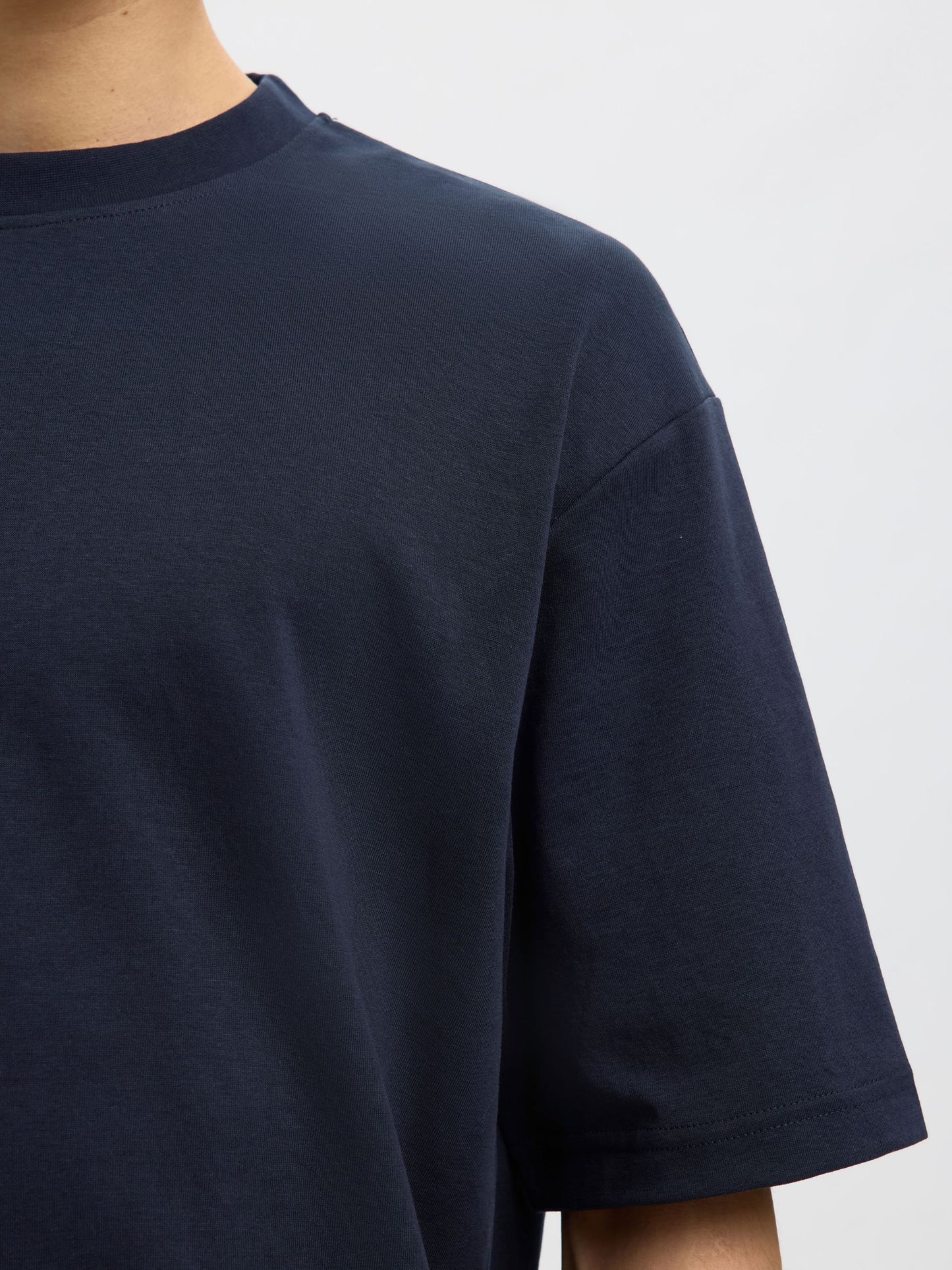 LOOSE FIT T-SHIRT SELECTED